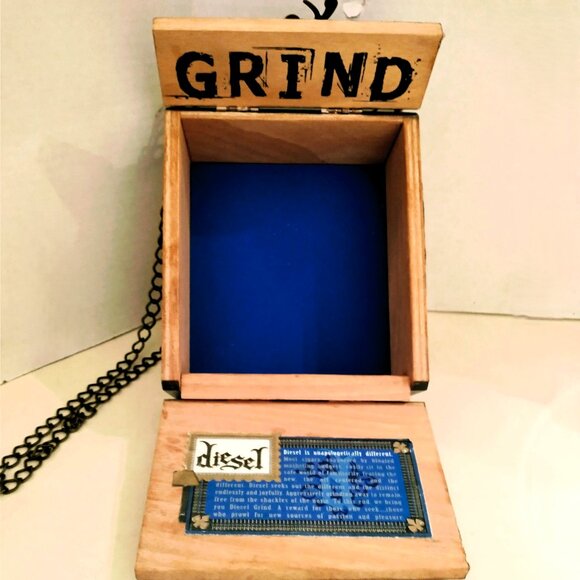 Suenos de Saundra Upcycled, Rare Diesel Grind Cigar Box Purse - Picture 14 of 15